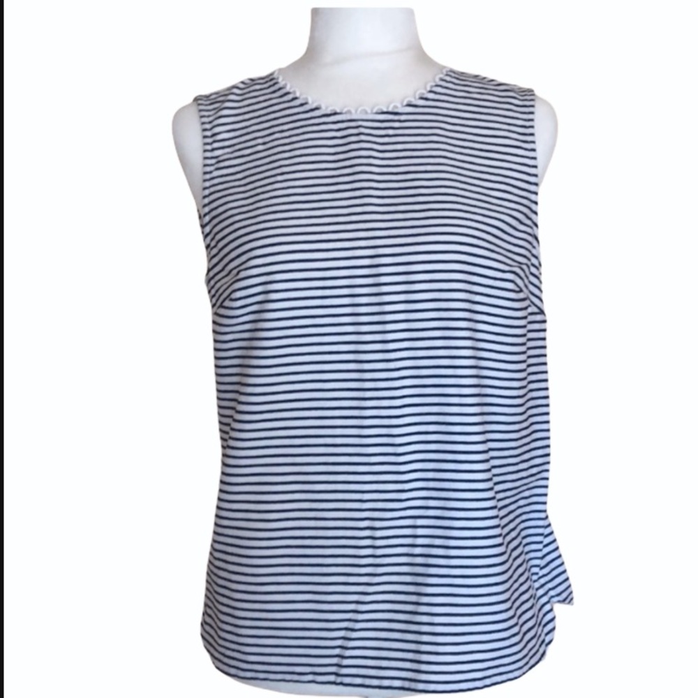 ⭐️✨3 for$20 ✨⭐️Jcrew stripped navy shirt size 8